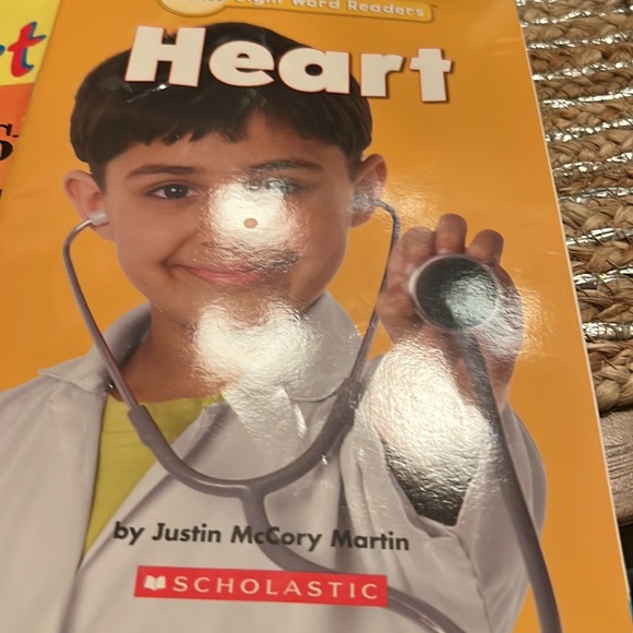 6 books mostly level 1 for kids 🙏🙏🙏 - Picture 3 of 12